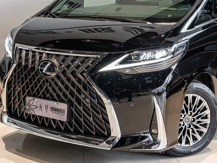 Фото 18 - Lexus LM