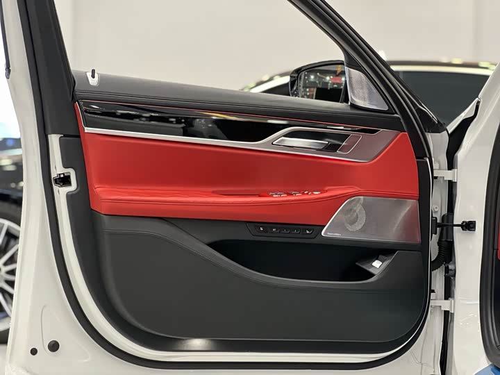 Фото 14 - BMW 7 Series