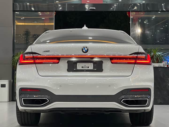 Фото 16 - BMW 7 Series