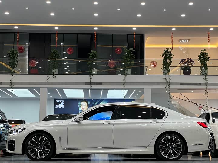 Фото 18 - BMW 7 Series