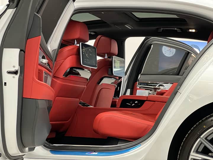 Фото 6 - BMW 7 Series