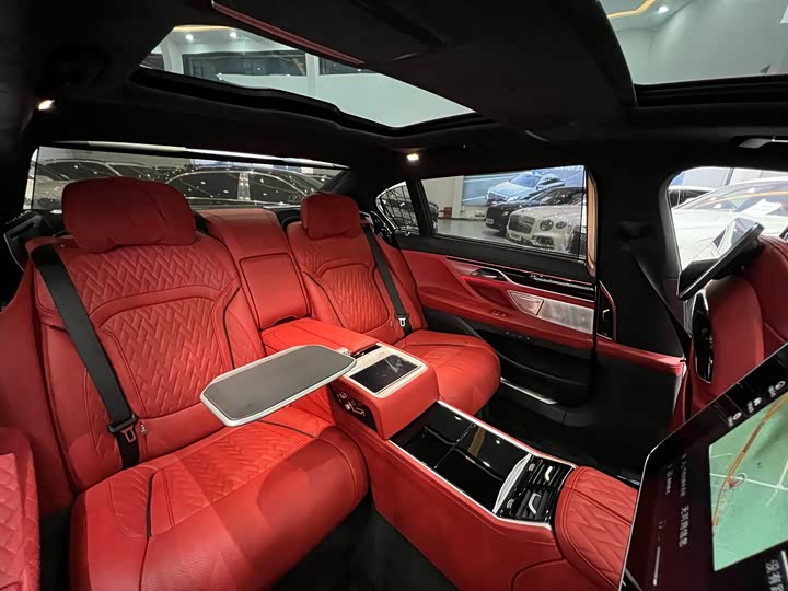 Фото 9 - BMW 7 Series