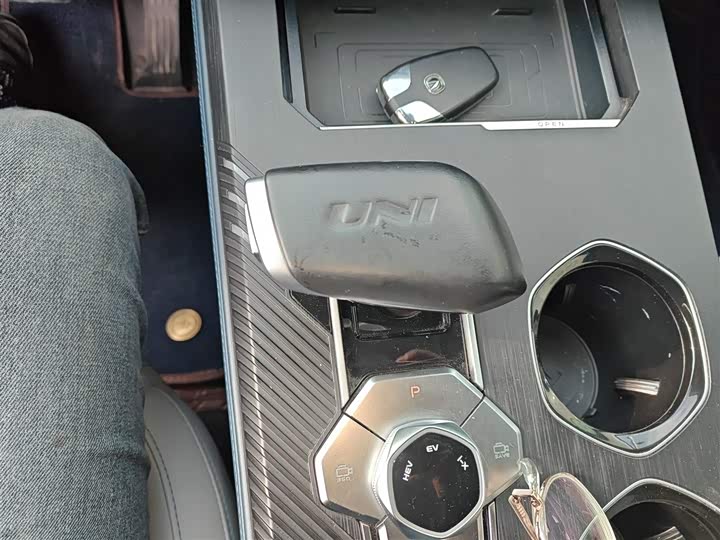 Фото 14 - Changan UNI-K Hybrid