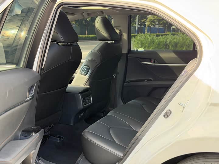 Фото 11 - Toyota Camry