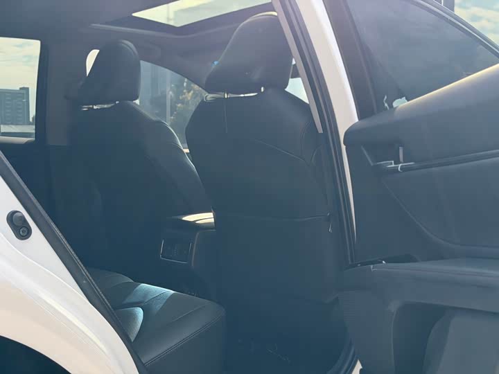 Фото 16 - Toyota Camry