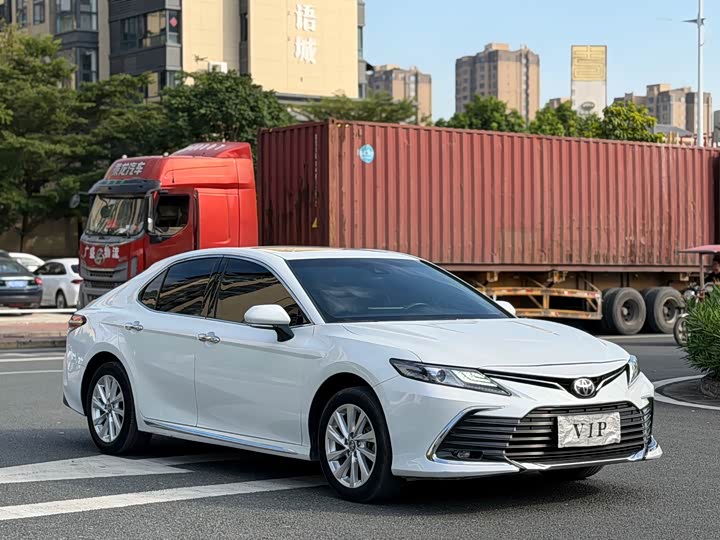 Фото 3 - Toyota Camry