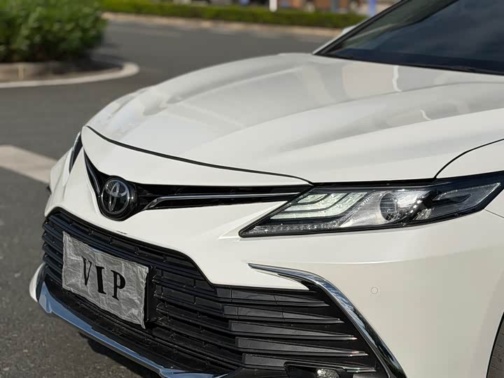 Фото 4 - Toyota Camry