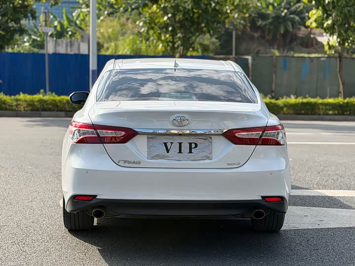 Фото 6 - Toyota Camry