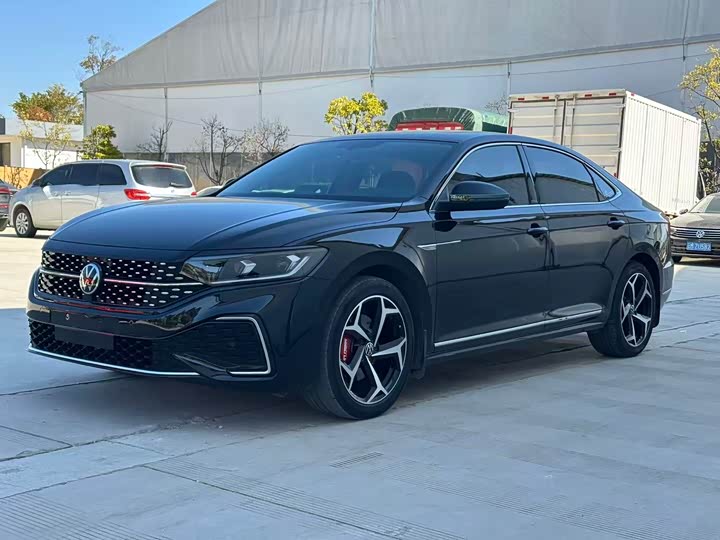 Фото 1 - Volkswagen Passat