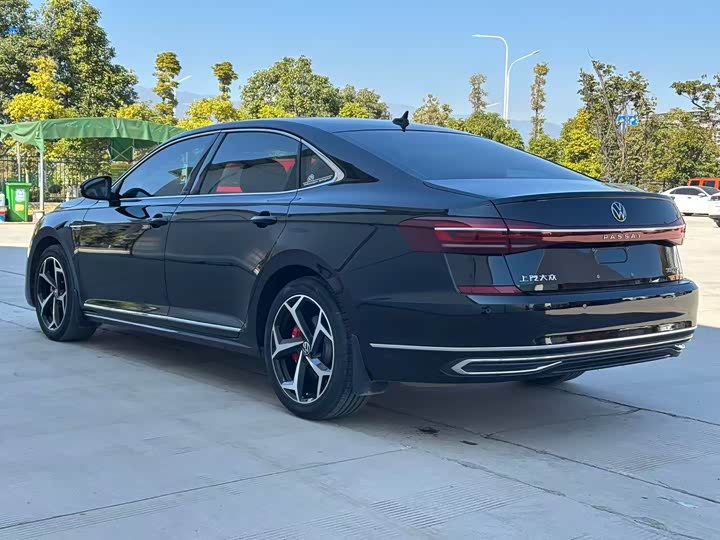 Фото 7 - Volkswagen Passat