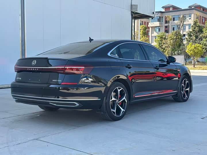 Фото 9 - Volkswagen Passat