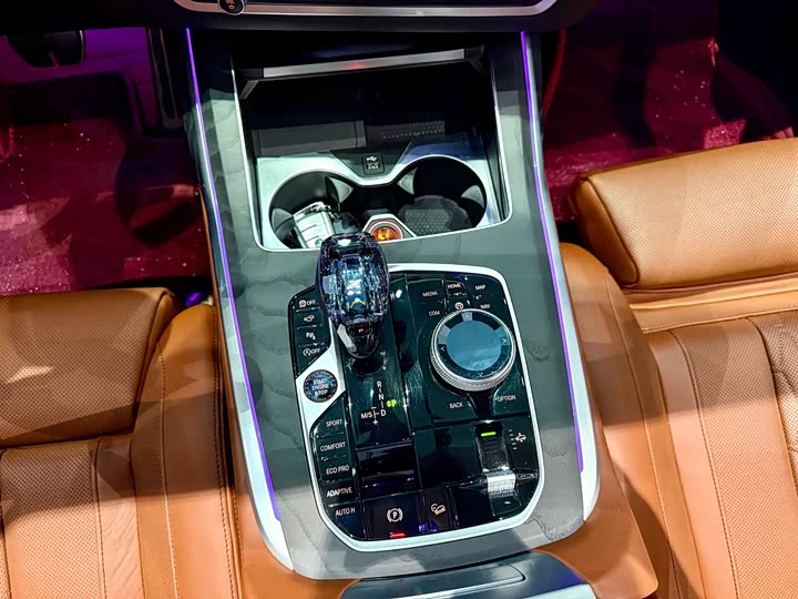 Фото 10 - BMW X7