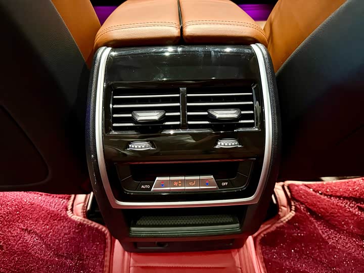 Фото 13 - BMW X7