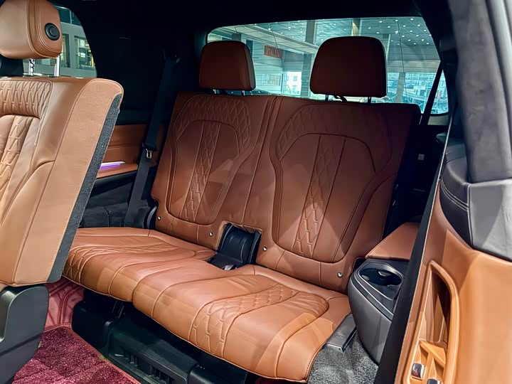 Фото 17 - BMW X7