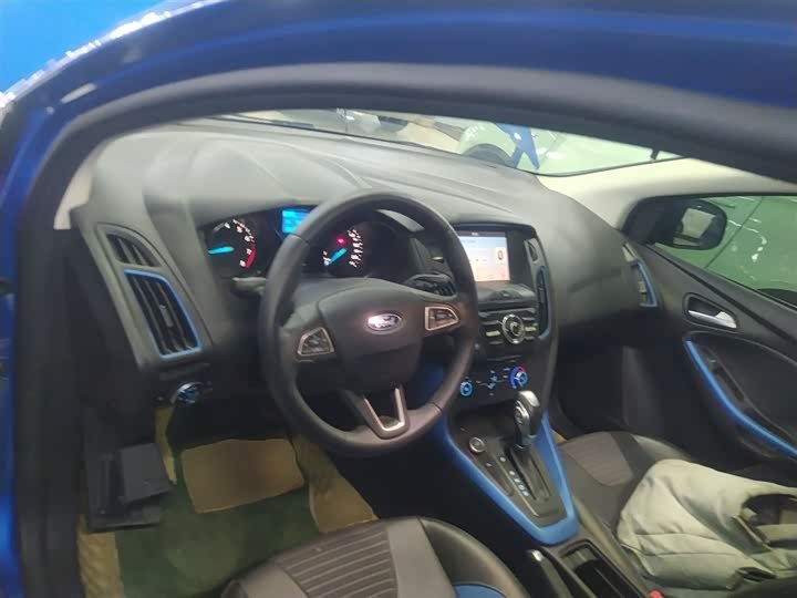 Фото 10 - Ford Focus