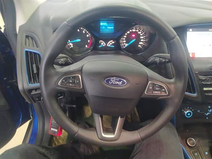 Фото 11 - Ford Focus