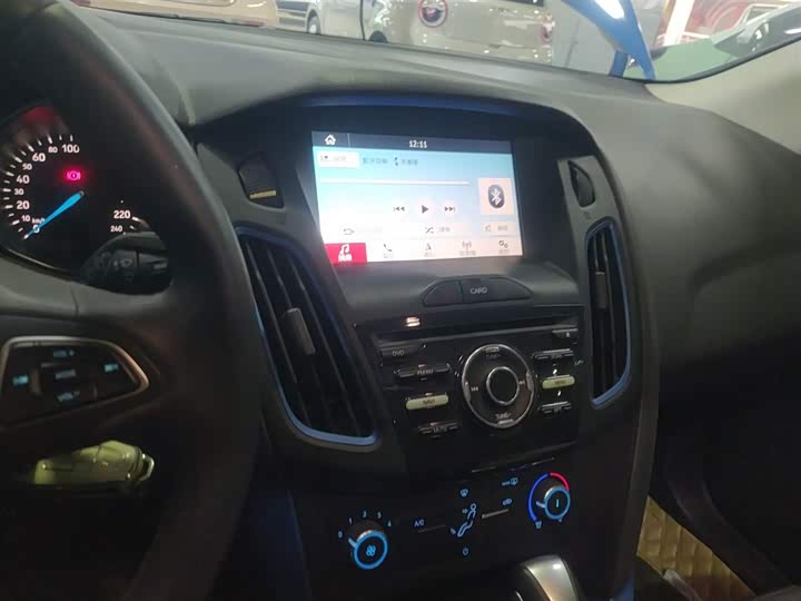 Фото 13 - Ford Focus