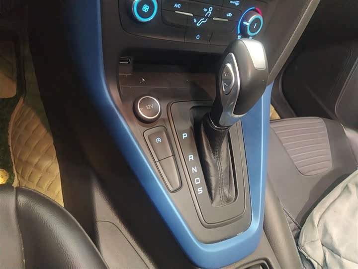 Фото 14 - Ford Focus