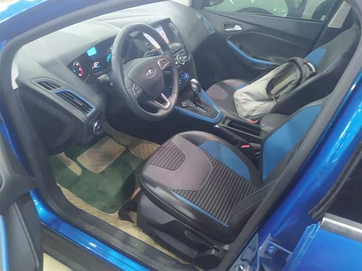 Фото 15 - Ford Focus