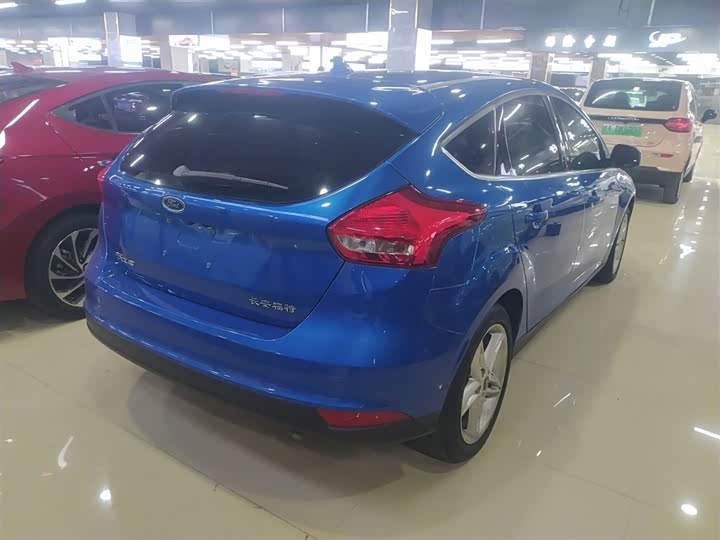 Фото 7 - Ford Focus