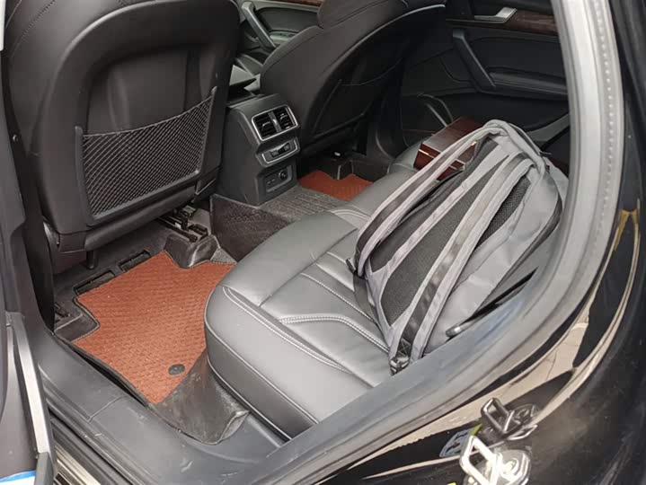 Фото 11 - Audi Q5L