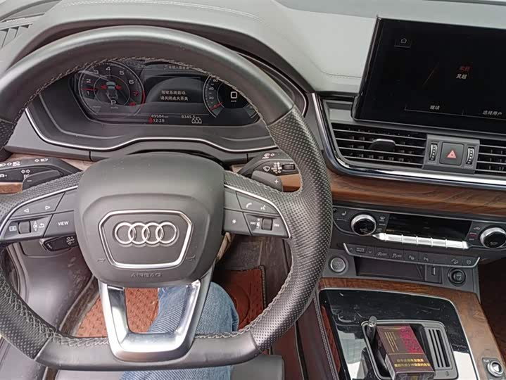 Фото 12 - Audi Q5L