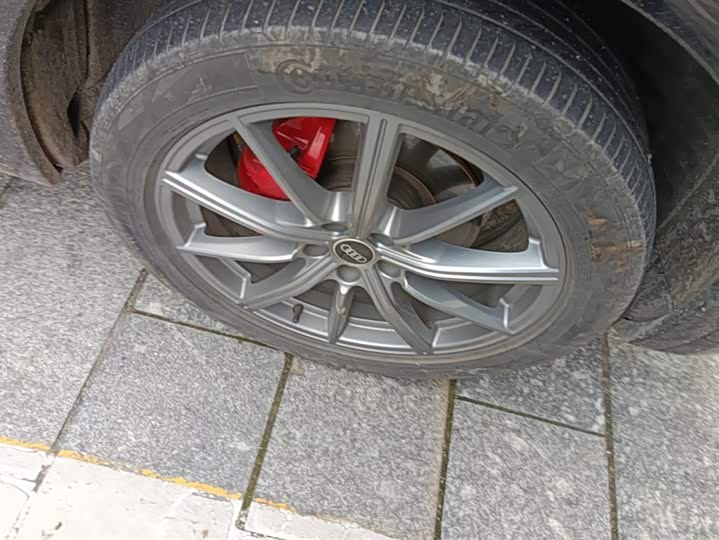 Фото 6 - Audi Q5L