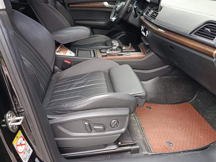 Фото 8 - Audi Q5L