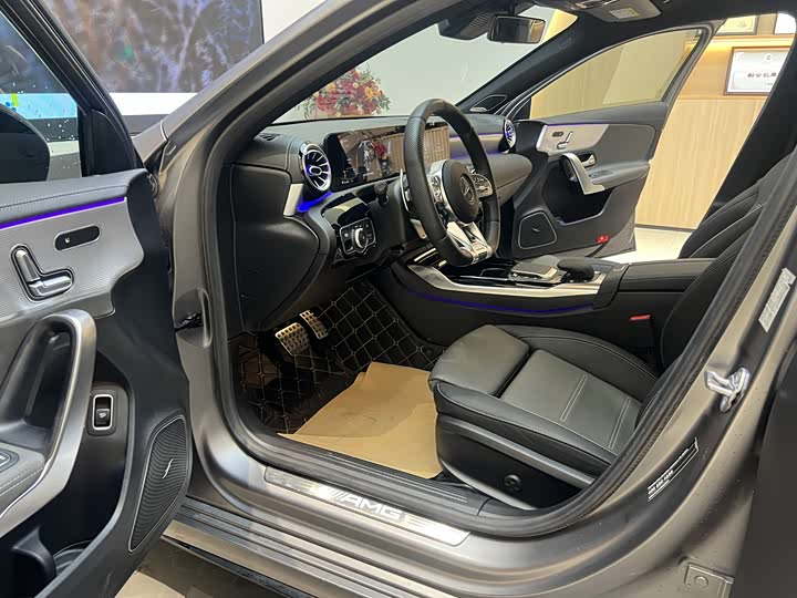 Фото 11 - Mercedes-Benz A-Class AMG