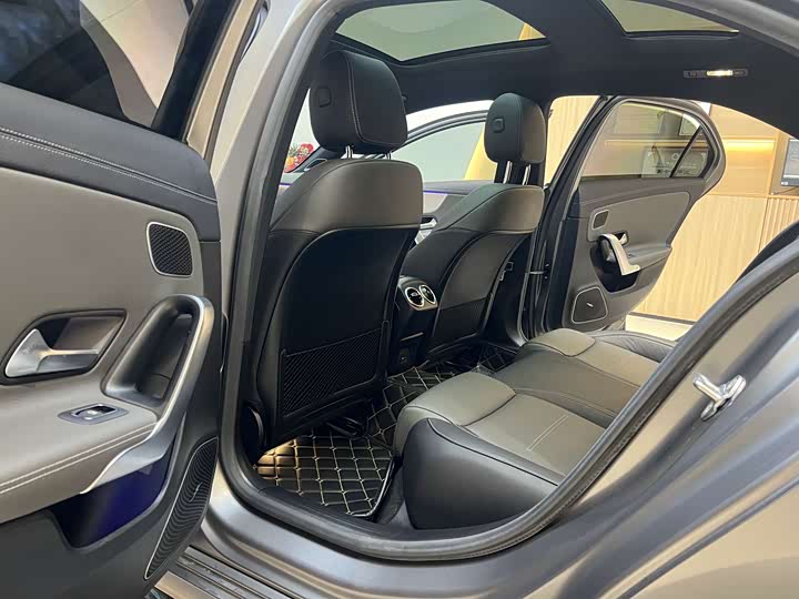 Фото 12 - Mercedes-Benz A-Class AMG