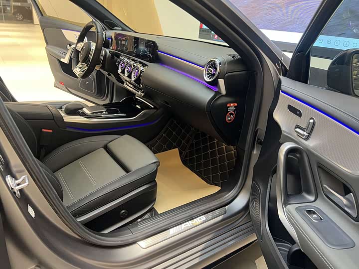 Фото 14 - Mercedes-Benz A-Class AMG