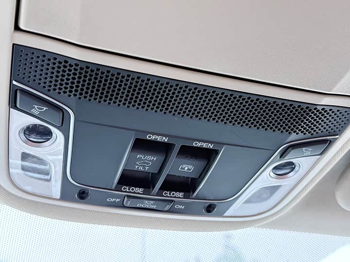 Фото 18 - Honda CR-V