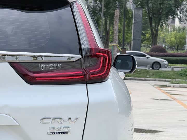 Фото 23 - Honda CR-V