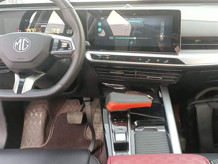 Фото 13 - MG Motor One