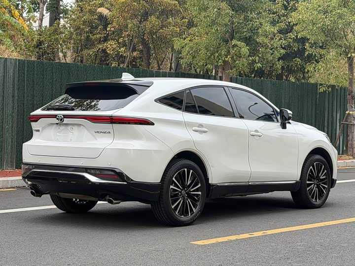 Фото 9 - Toyota Venza