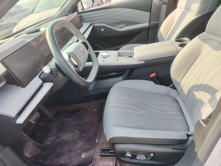 Фото 4 - Geely Galaxy E8