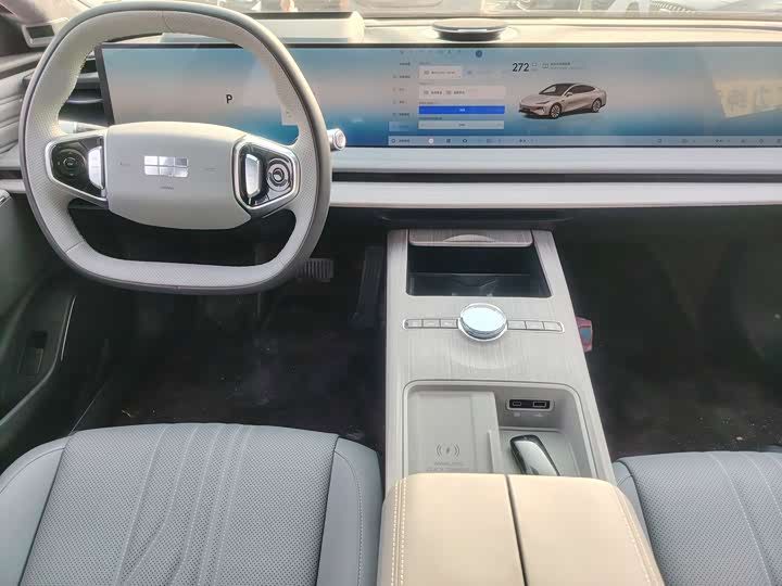 Фото 6 - Geely Galaxy E8
