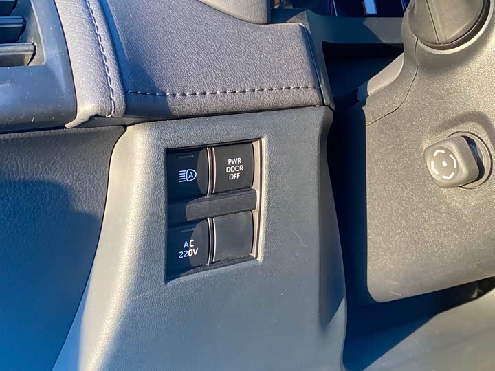 Фото 12 - Toyota Vellfire