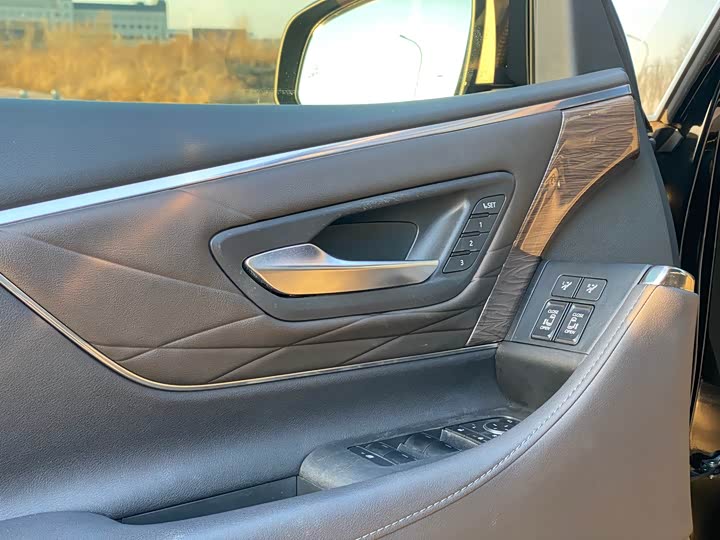 Фото 16 - Toyota Vellfire