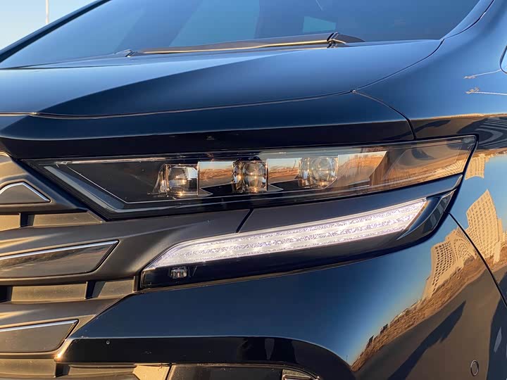 Фото 2 - Toyota Vellfire