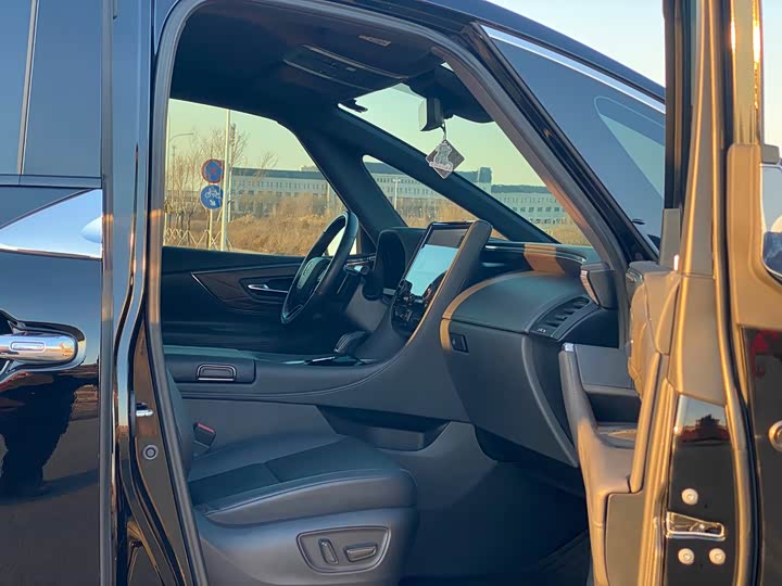 Фото 23 - Toyota Vellfire