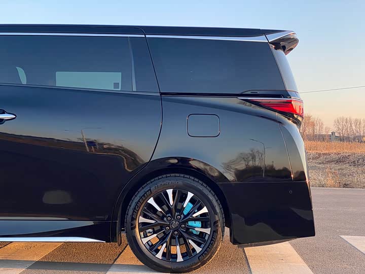 Фото 28 - Toyota Vellfire