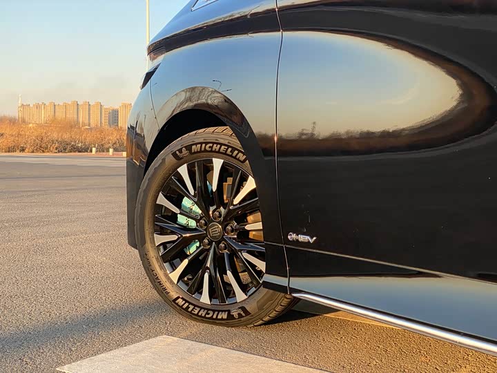 Фото 5 - Toyota Vellfire