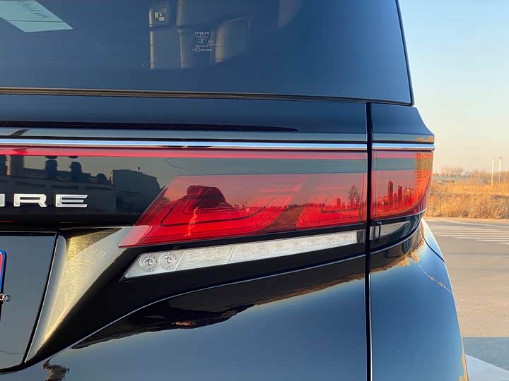 Фото 8 - Toyota Vellfire