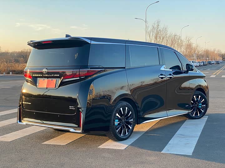 Фото 9 - Toyota Vellfire