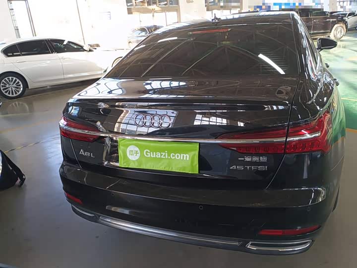 Фото 6 - Audi A6L