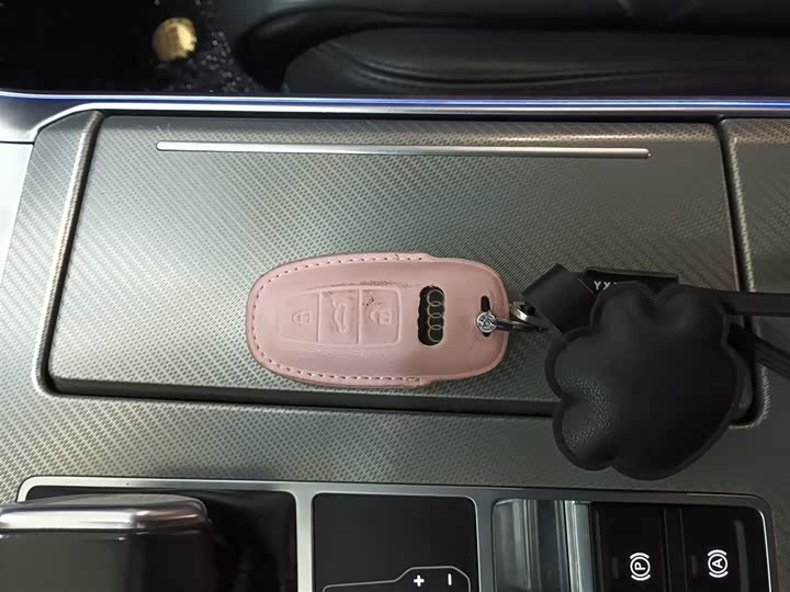 Фото 9 - Audi A6L