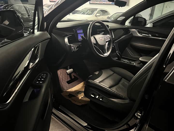 Фото 4 - Cadillac XT6