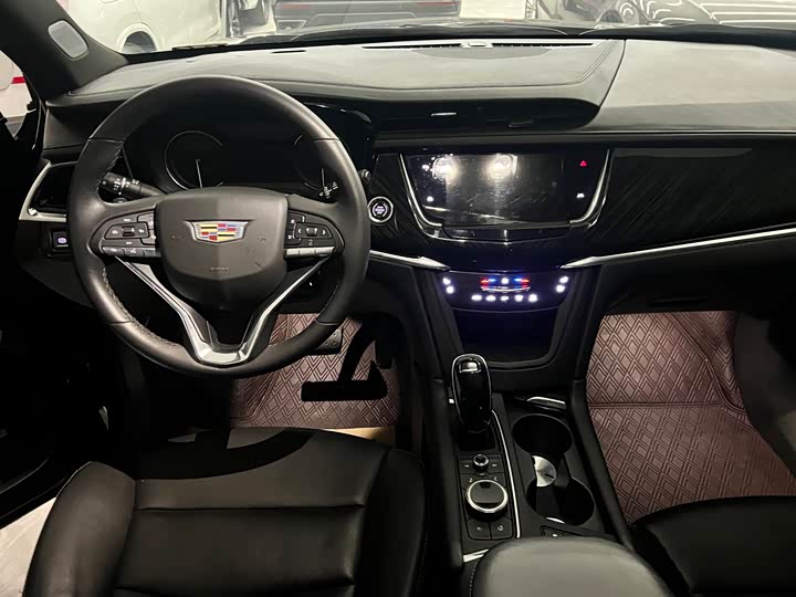 Фото 7 - Cadillac XT6
