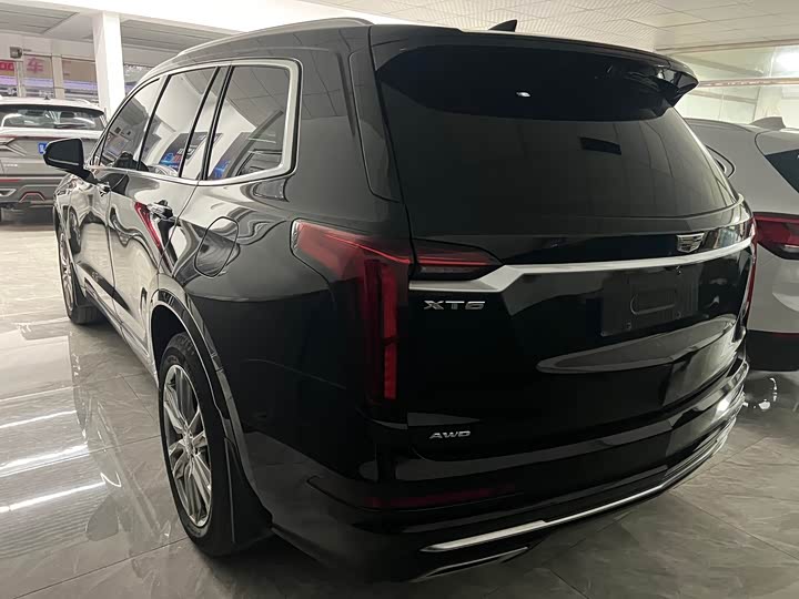 Фото 9 - Cadillac XT6